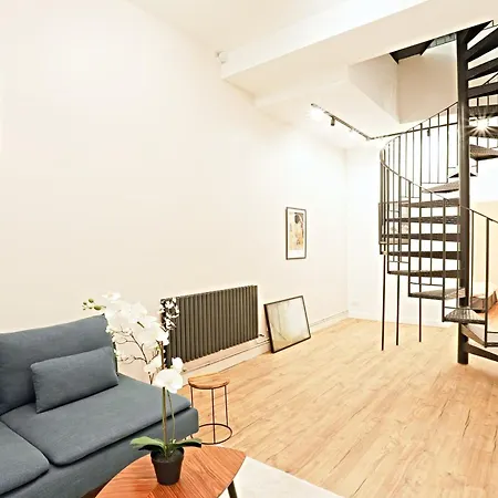 Luxurious Duplex With Private Sauna & Theater شقة *