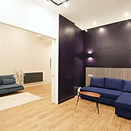 Luxurious Duplex With Private Sauna & Theater شقة *