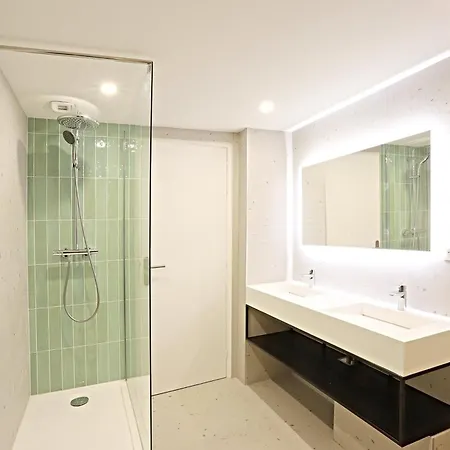 Luxurious Duplex With Private Sauna & Theater *